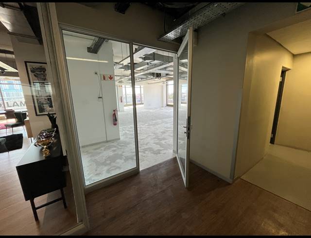 121M² OFFICE TO LET IN WOODSTOCK